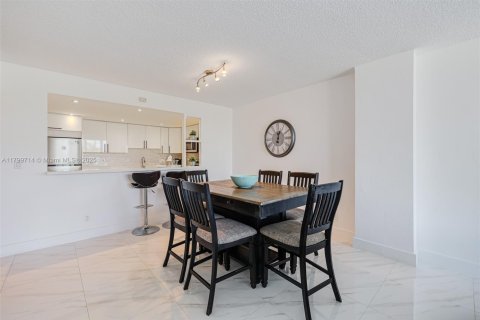 Condo in Sunny Isles Beach, Florida, 1 bedroom  № 2046156 - photo 11