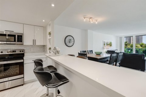 Condo in Sunny Isles Beach, Florida, 1 bedroom  № 2046156 - photo 18