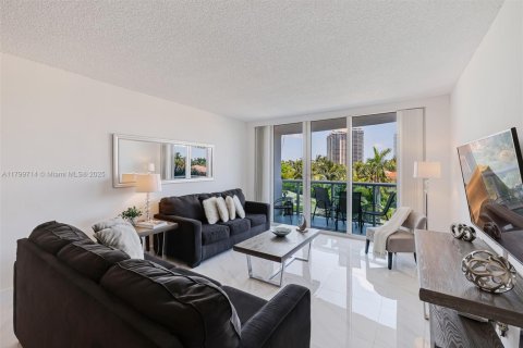 Condo in Sunny Isles Beach, Florida, 1 bedroom  № 2046156 - photo 9