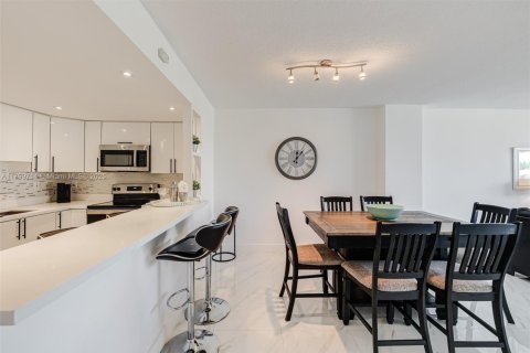 Condo in Sunny Isles Beach, Florida, 1 bedroom  № 2046156 - photo 19