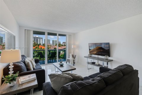 Condo in Sunny Isles Beach, Florida, 1 bedroom  № 2046156 - photo 8