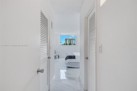 Condo in Sunny Isles Beach, Florida, 1 bedroom  № 2046156 - photo 21