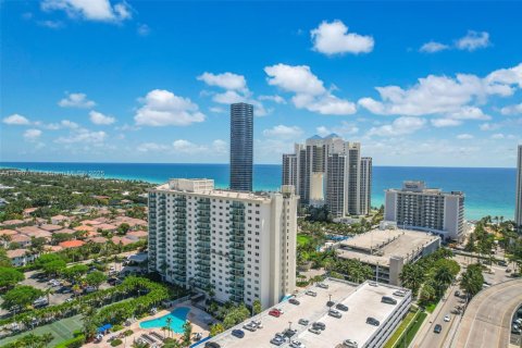 Condo in Sunny Isles Beach, Florida, 1 bedroom  № 2046156 - photo 3