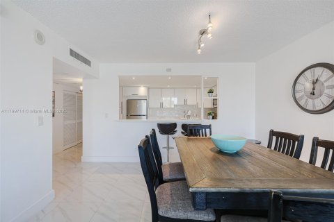 Condo in Sunny Isles Beach, Florida, 1 bedroom  № 2046156 - photo 13
