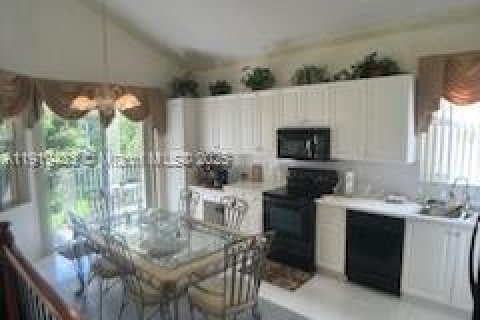 Купить виллу или дом в Мирамар, Флорида 4 спальни, 222.13м2, № 1974570 - фото 27