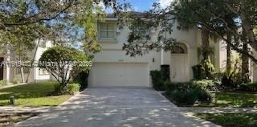 Дом в Мирамар, Флорида 4 спальни, 222.13м2 № 1974570