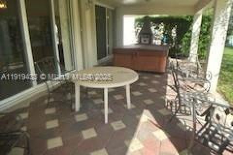 Купить виллу или дом в Мирамар, Флорида 4 спальни, 222.13м2, № 1974570 - фото 11