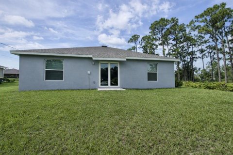 House in Port Charlotte, Florida 3 bedrooms, 144.93 sq.m. № 2231370 - photo 3