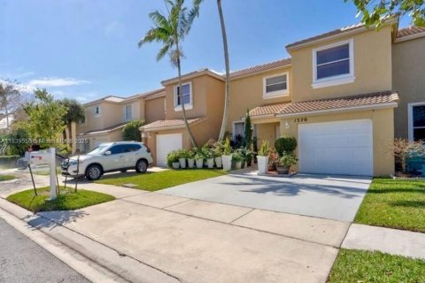 Adosado en venta en Pembroke Pines, Florida, 3 dormitorios, 140.75 m2 № 1831010 - foto 1
