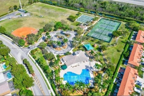 Adosado en venta en Pembroke Pines, Florida, 3 dormitorios, 140.75 m2 № 1831010 - foto 3