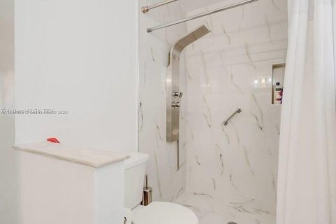 Adosado en venta en Pembroke Pines, Florida, 3 dormitorios, 140.75 m2 № 1831010 - foto 4