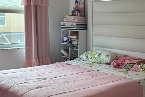 Adosado en venta en Pembroke Pines, Florida, 3 dormitorios, 140.75 m2 № 1831010 - foto 18