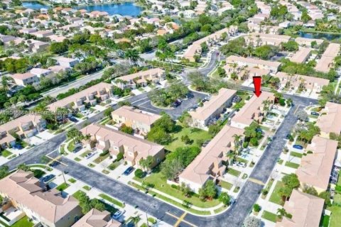 Adosado en venta en Pembroke Pines, Florida, 3 dormitorios, 140.75 m2 № 1831010 - foto 2