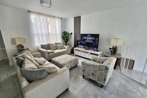 Adosado en venta en Pembroke Pines, Florida, 3 dormitorios, 140.75 m2 № 1831010 - foto 8