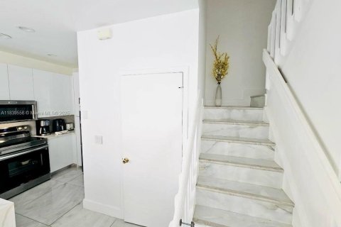 Adosado en venta en Pembroke Pines, Florida, 3 dormitorios, 140.75 m2 № 1831010 - foto 9