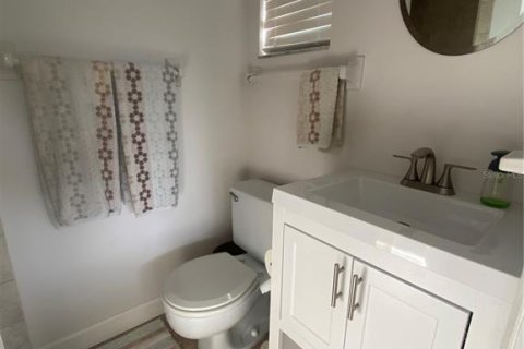 Condominio en alquiler en Sarasota, Florida, 2 dormitorios, 83.15 m2 № 1538785 - foto 12