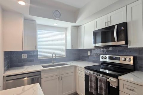 Condominio en alquiler en Sarasota, Florida, 2 dormitorios, 83.15 m2 № 1538785 - foto 4