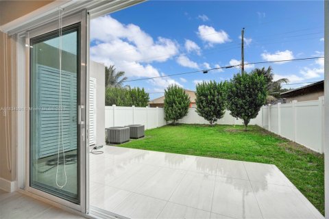 Townhouse in Miami, Florida 3 bedrooms, 406.54 sq.m. № 1817697 - photo 8