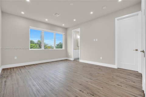 Touwnhouse à louer à Miami, Floride: 3 chambres, 406.54 m2 № 1817697 - photo 14