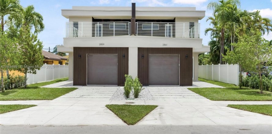 Townhouse in Miami, Florida 3 bedrooms, 406.54 sq.m. № 1817697