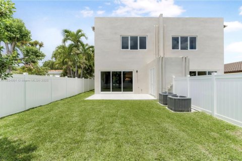Townhouse in Miami, Florida 3 bedrooms, 406.54 sq.m. № 1817697 - photo 9