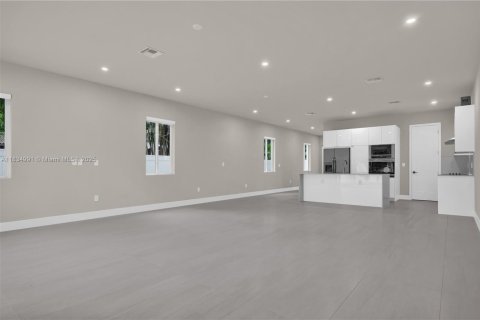 Adosado en alquiler en Miami, Florida, 3 dormitorios, 406.54 m2 № 1817697 - foto 6