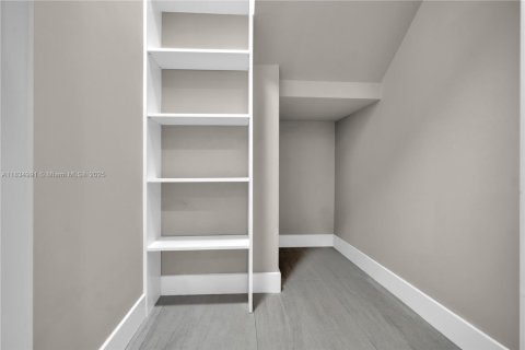 Touwnhouse à louer à Miami, Floride: 3 chambres, 406.54 m2 № 1817697 - photo 16