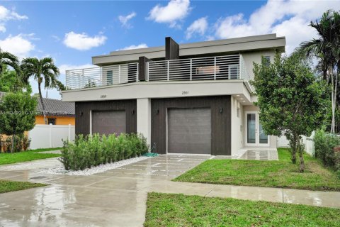 Townhouse in Miami, Florida 3 bedrooms, 406.54 sq.m. № 1817697 - photo 2