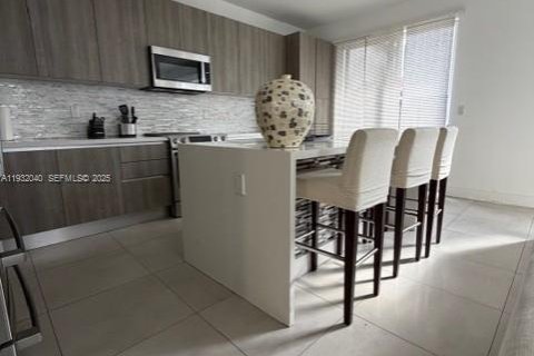 Adosado en alquiler en Doral, Florida, 3 dormitorios, 168.71 m2 № 1990570 - foto 8