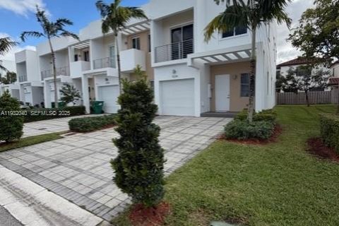Adosado en alquiler en Doral, Florida, 3 dormitorios, 168.71 m2 № 1990570 - foto 2