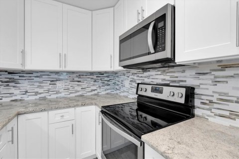 Copropriété à vendre à Seminole, Floride: 2 chambres, 81.75 m2 № 2391051 - photo 12