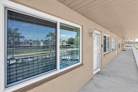 Copropriété à vendre à Seminole, Floride: 2 chambres, 81.75 m2 № 2391051 - photo 2