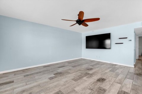 Copropriété à vendre à Seminole, Floride: 2 chambres, 81.75 m2 № 2391051 - photo 5