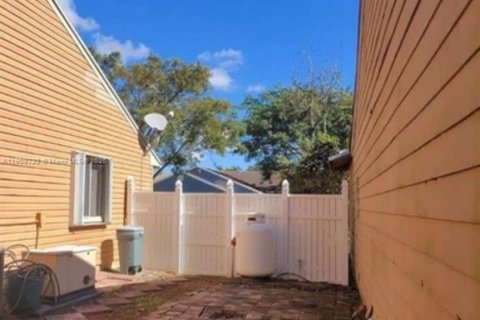 Villa ou maison à louer à Pembroke Pines, Floride: 3 chambres, 125.14 m2 № 1964761 - photo 8