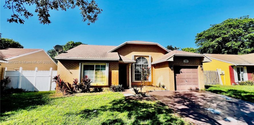 Villa ou maison à Pembroke Pines, Floride 3 chambres, 125.14 m2 № 1964761