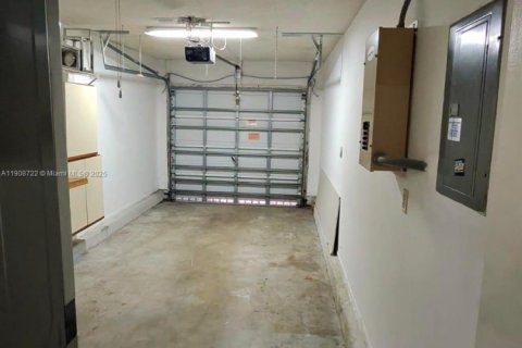 Villa ou maison à louer à Pembroke Pines, Floride: 3 chambres, 125.14 m2 № 1964761 - photo 21