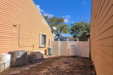 Villa ou maison à louer à Pembroke Pines, Floride: 3 chambres, 125.14 m2 № 1964761 - photo 24