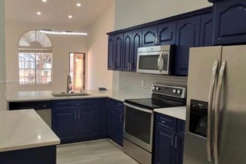 Villa ou maison à louer à Pembroke Pines, Floride: 3 chambres, 125.14 m2 № 1964761 - photo 4