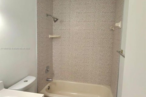 Villa ou maison à louer à Pembroke Pines, Floride: 3 chambres, 125.14 m2 № 1964761 - photo 13