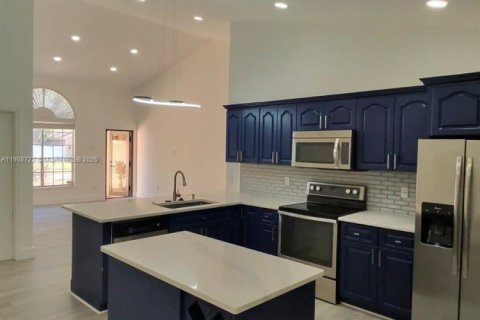 Villa ou maison à louer à Pembroke Pines, Floride: 3 chambres, 125.14 m2 № 1964761 - photo 9