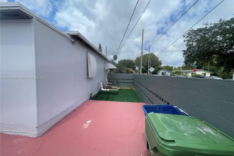 House in Hallandale Beach, Florida 2 bedrooms, 74.79 sq.m. № 1692896 - photo 19