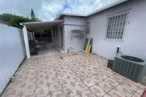 House in Hallandale Beach, Florida 2 bedrooms, 74.79 sq.m. № 1692896 - photo 15