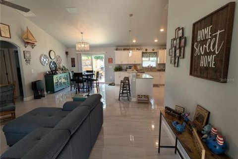 House in Ocala, Florida 3 bedrooms, 128.76 sq.m. № 2150639 - photo 3