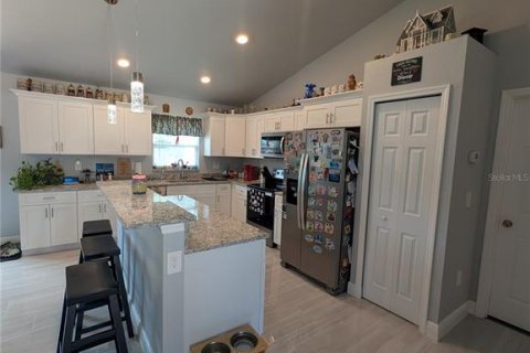 House in Ocala, Florida 3 bedrooms, 128.76 sq.m. № 2150639 - photo 6