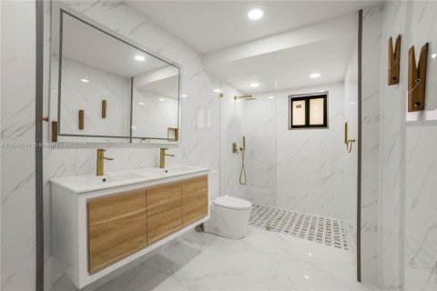 House in Hialeah, Florida 3 bedrooms, 92.9 sq.m. № 1834223 - photo 14