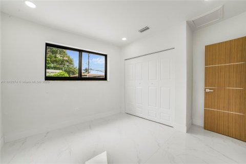 House in Hialeah, Florida 3 bedrooms, 92.9 sq.m. № 1834223 - photo 28