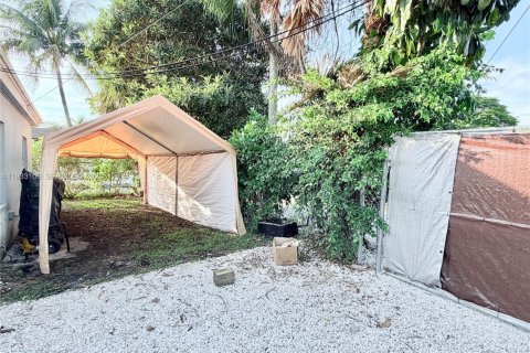 Propiedad comercial en venta en North Miami Beach, Florida, 131.27 m2 № 1991871 - foto 16