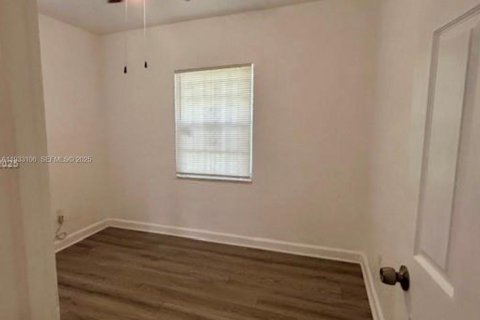 Propiedad comercial en venta en North Miami Beach, Florida, 131.27 m2 № 1991871 - foto 6