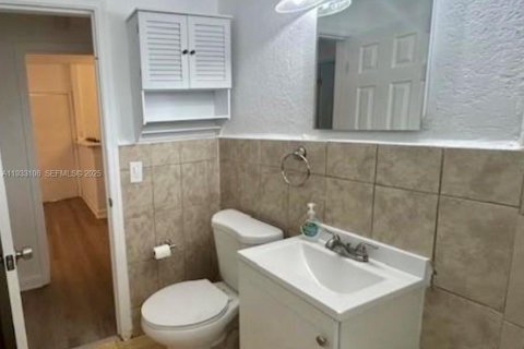 Propiedad comercial en venta en North Miami Beach, Florida, 131.27 m2 № 1991871 - foto 7