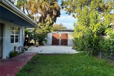 Propiedad comercial en venta en North Miami Beach, Florida, 131.27 m2 № 1991871 - foto 17
